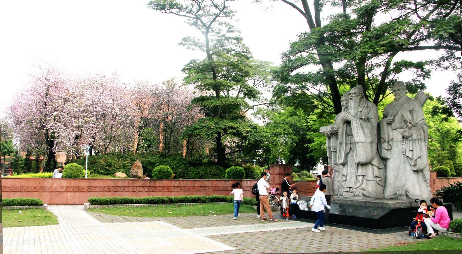 華南(nán)師(shī)範大(dà)學虛拟演播系統項目